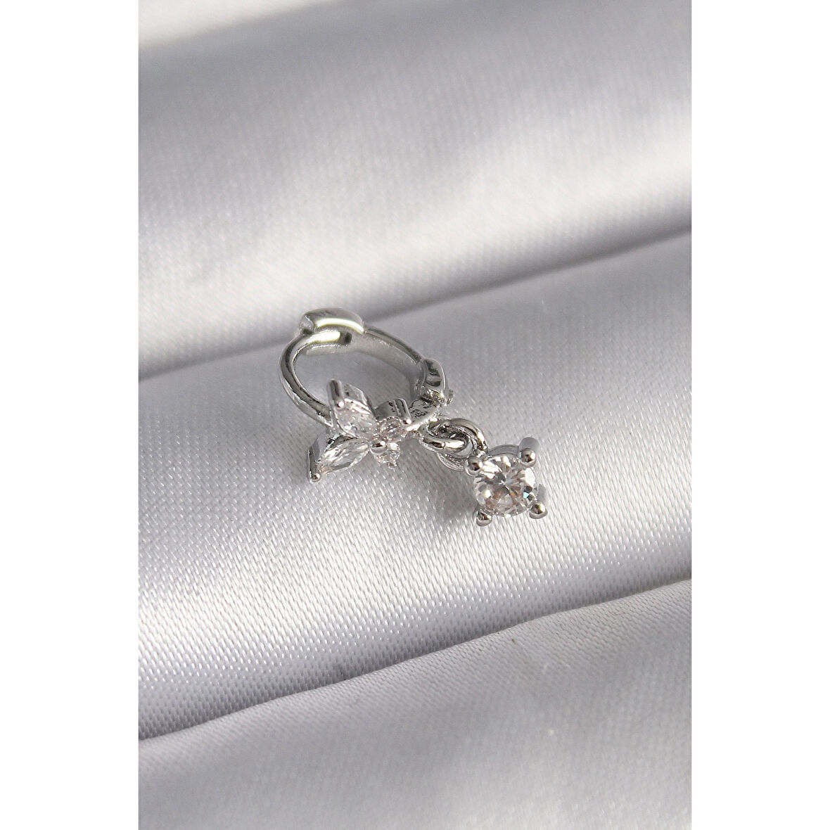 316l Çelik Gümüş Renk Zirkon Taşlı Kelebek Model Sallantı Detay Tragus Piercing - Tj-pr1299