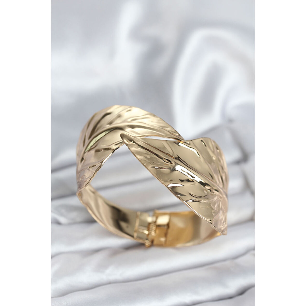 Pirinç Gold Renk Yaprak Model Kadın Bileklik