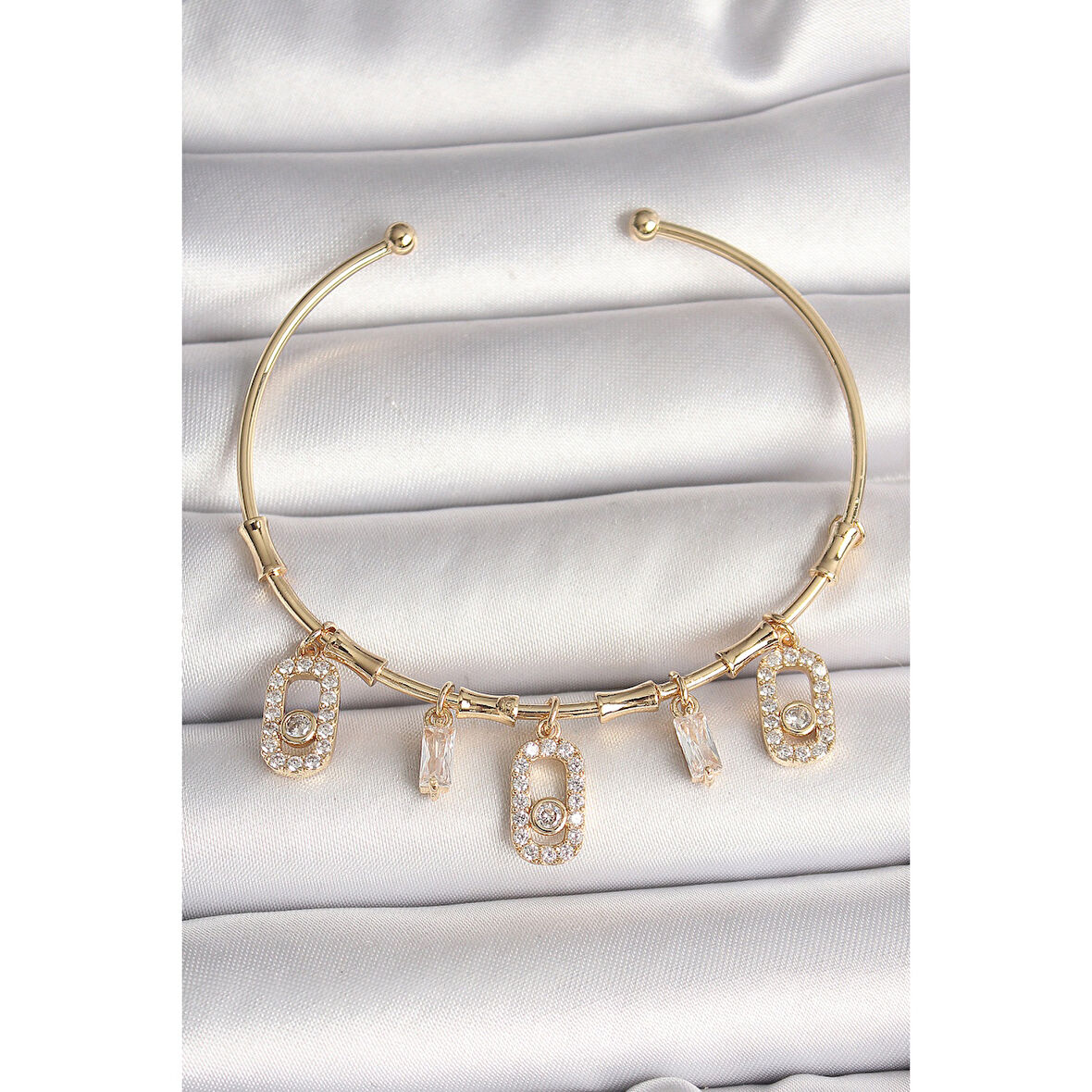 Pirinç Gold Renk Sallantı Zirkon Taşlı Messika Figür Charm Kadın Bileklik