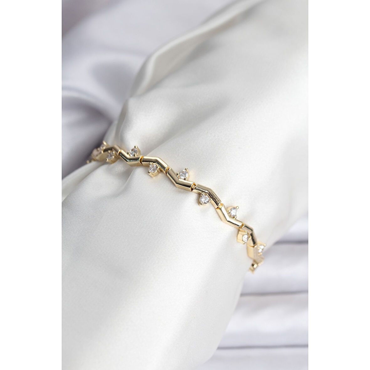 Zikzak Model Pirinç Gold Renk Bileklik