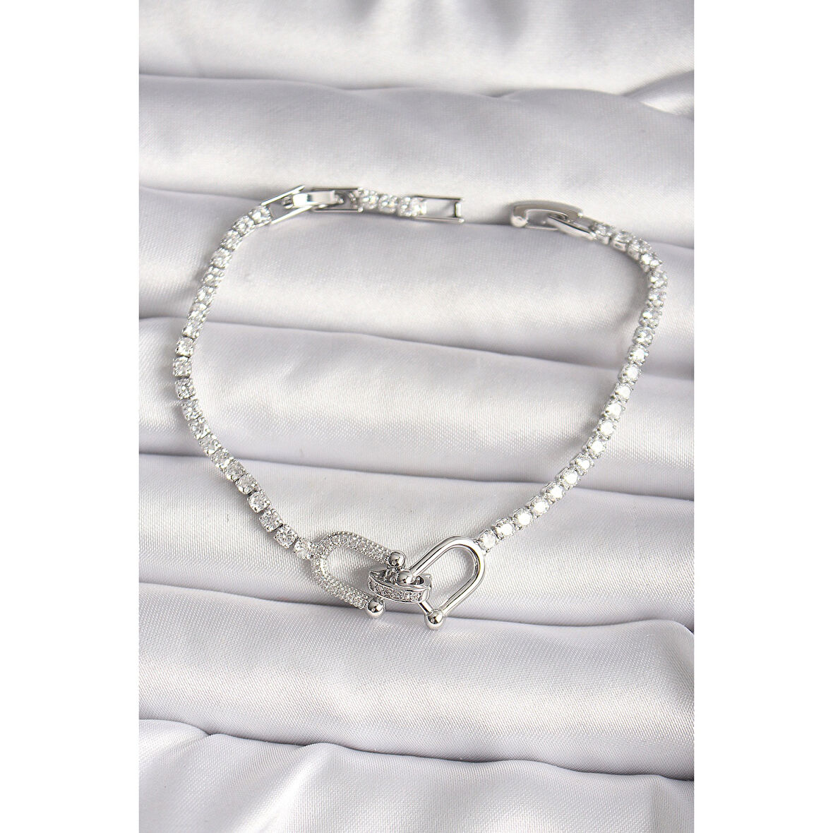 Pirinç Gümüş Renk Su Yolu Zirkon Taşlı Model Kadın Bileklik