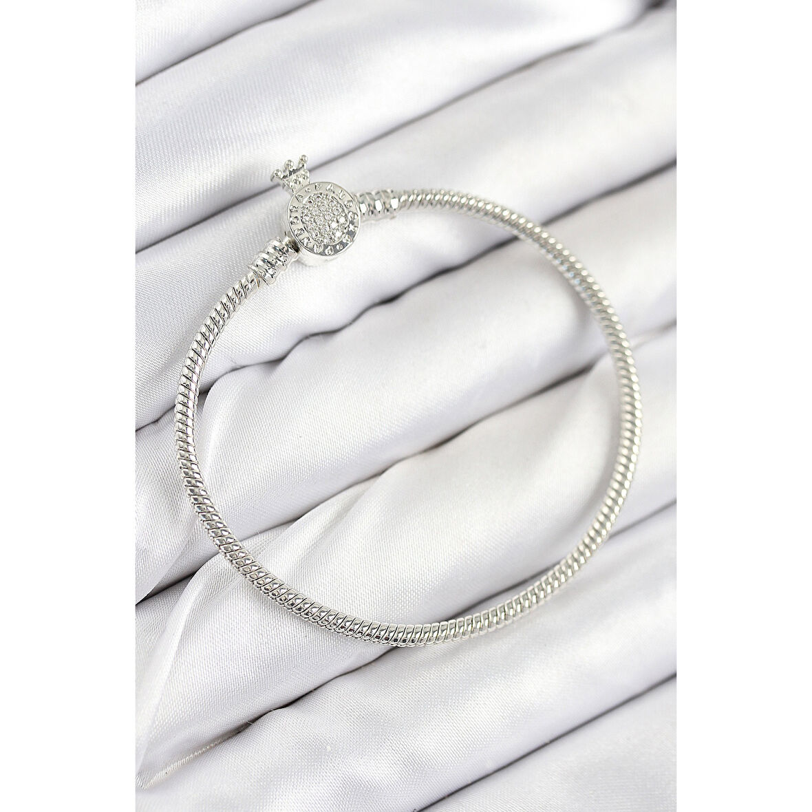 Pirinç Charm Zirkon Taşlı Taç Model Gümüş Renk Kadın Bileklik