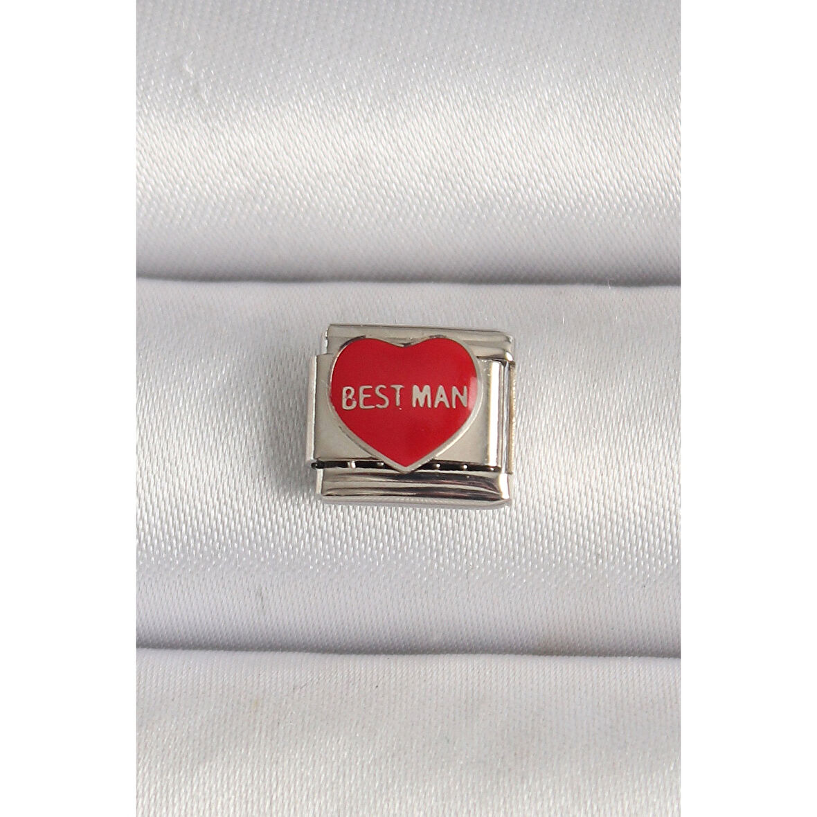 316L Çelik Gümüş Renk 'Best Man' Yazılı Kırmızı Kalp İşlemeli Nomination Charm