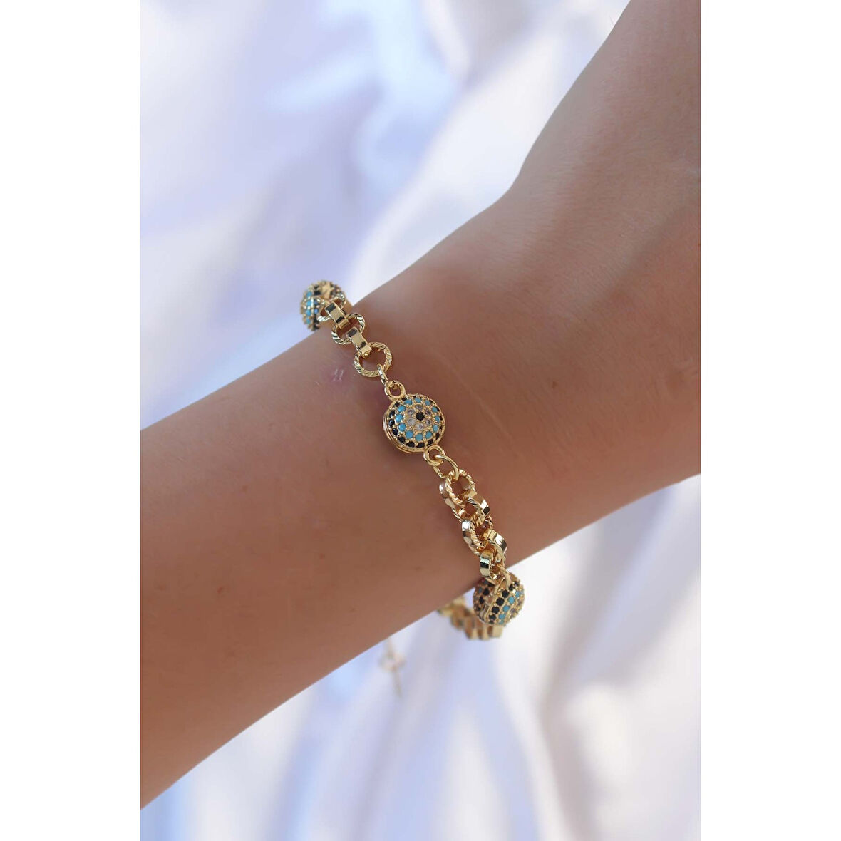 Pirinç Zincir Vip Seri Altın Renk Zirkon Taşlı Nazarlı Bileklik