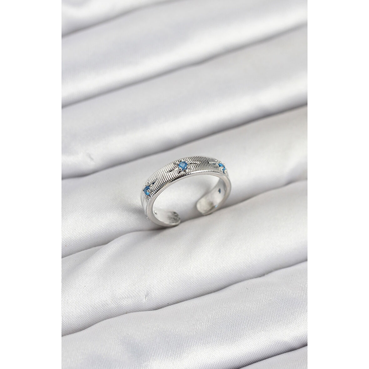 Pirinç Gümüş Renk Mavi Zirkon Taşlı Kutup Yıldızı Model Kadın Yüzük