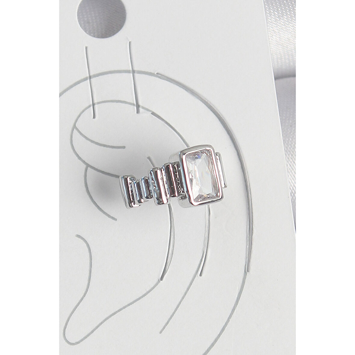 Pirinç Gümüş Renk Kare Zirkon Taşlı Kadın Kıkırdak Model Küpe