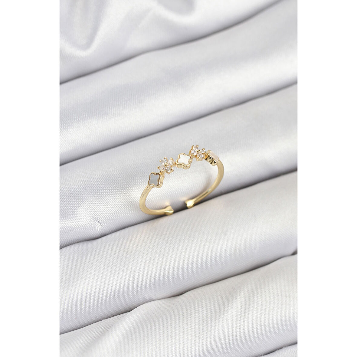 Pirinç Gold Renk Minimal Yonca Detaylı Kadın Yüzük