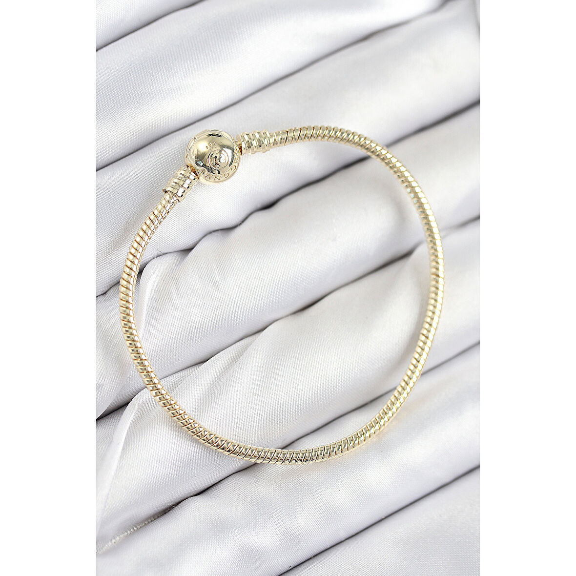 Pirinç Charm Topcuk Model Gold Renk Kadın Bileklik