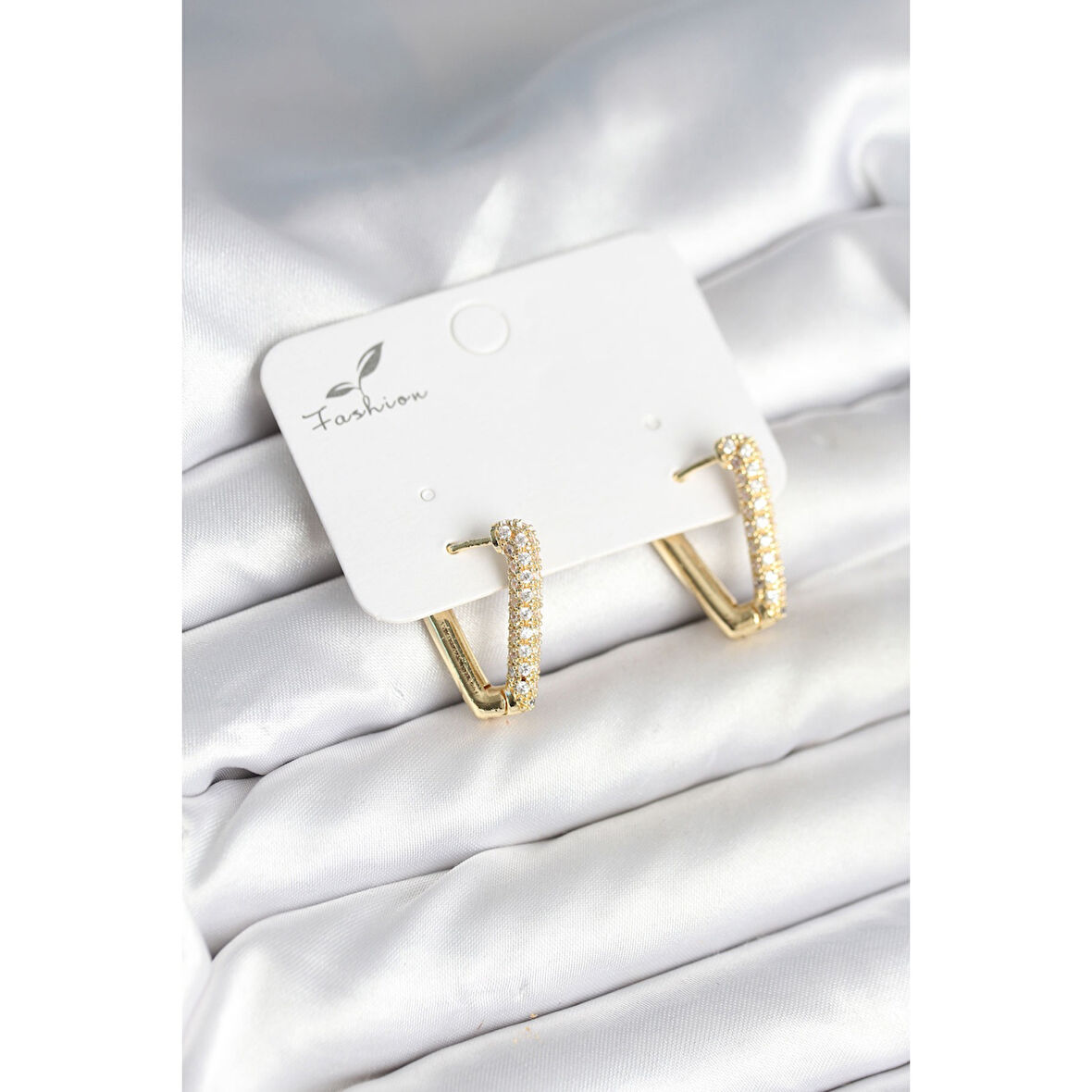 Üçgen Model Zirkon Taşlı Kadın Küpe