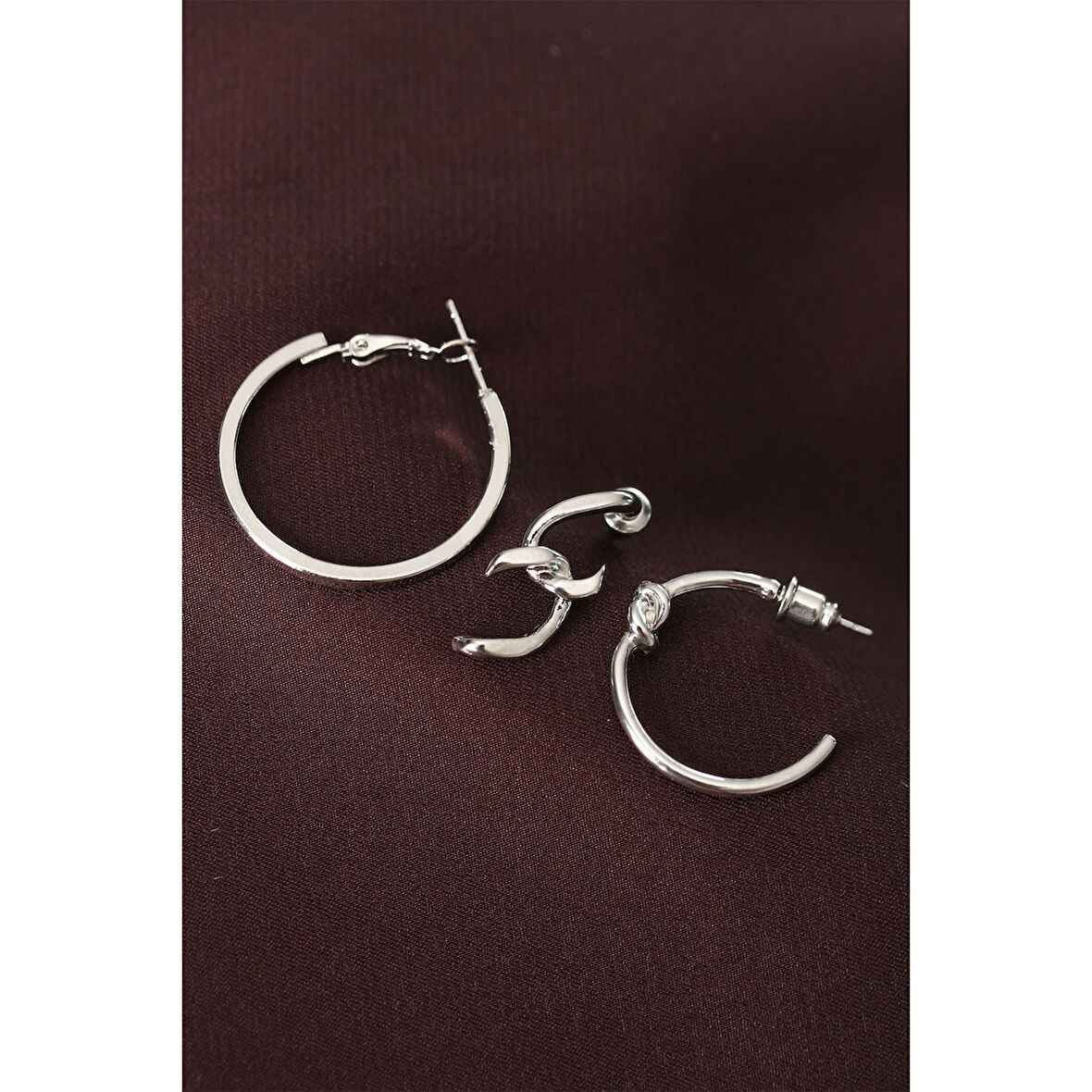 Düğüm Model Gümüş Renk Metal Çoklu Halka Küpe