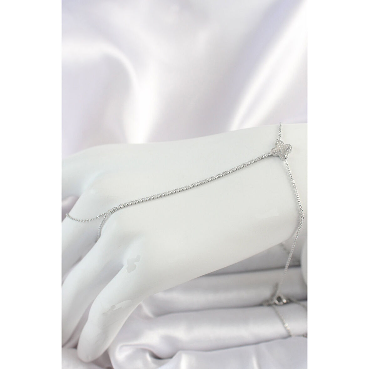 Pirinç Gümüş Renk Su Yolu Zirkon Taşlı İşlemeli Yonca Model Kadın Şahmeran