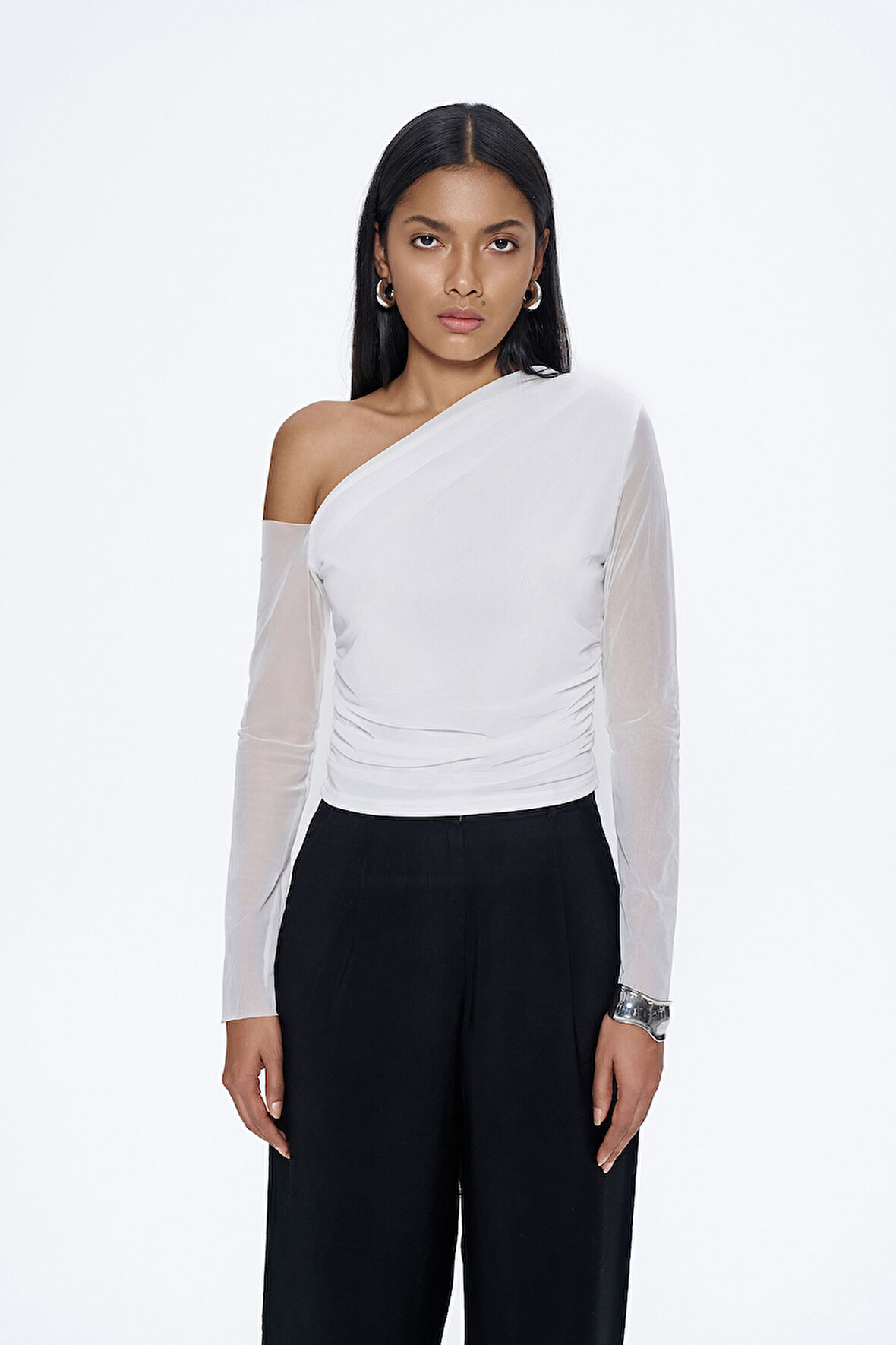 Düşük Omuz Detaylı Tül Bluz Ekru