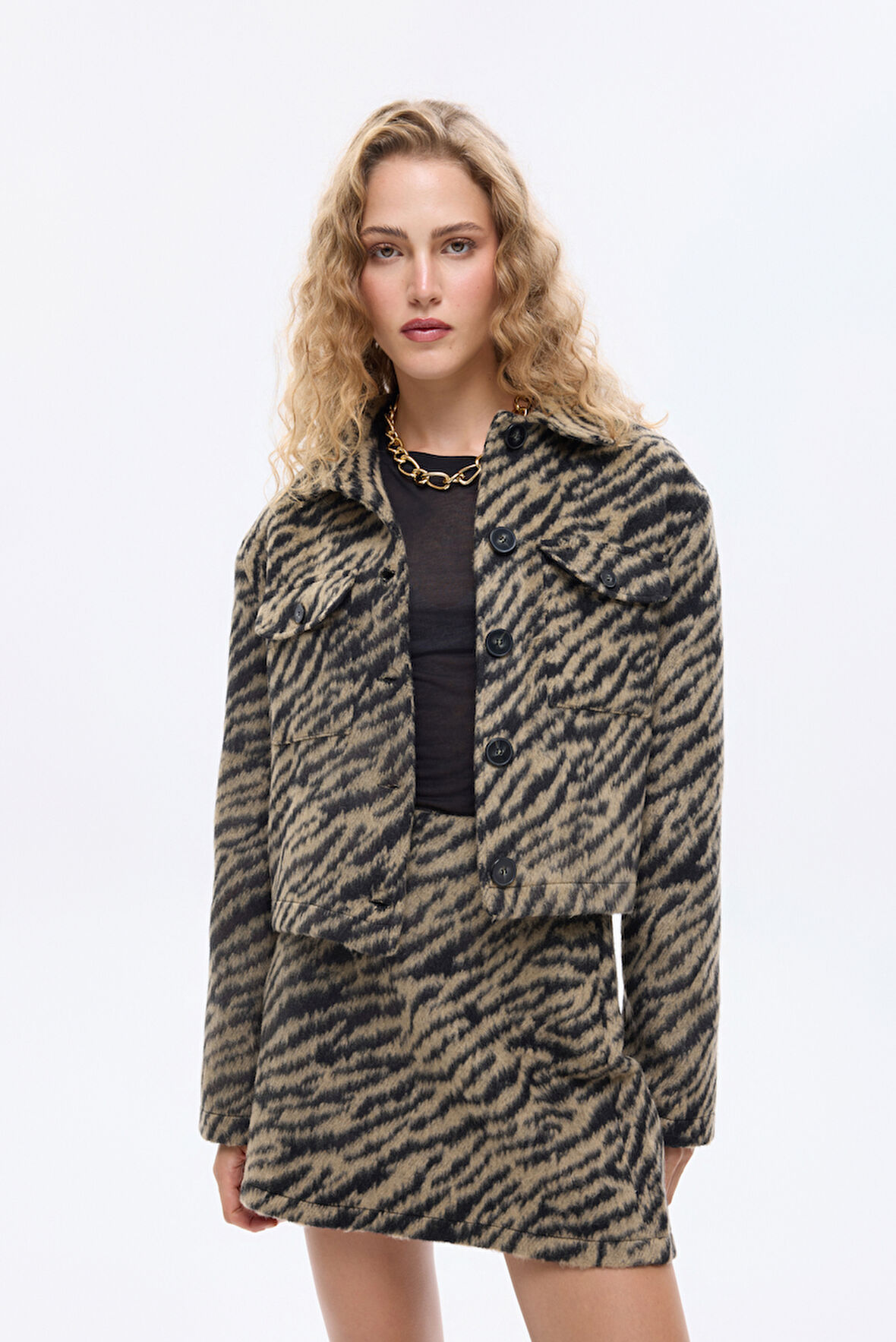 Kaplan Desenli Cep Detaylı Kısa Kaşe Ceket Siyah