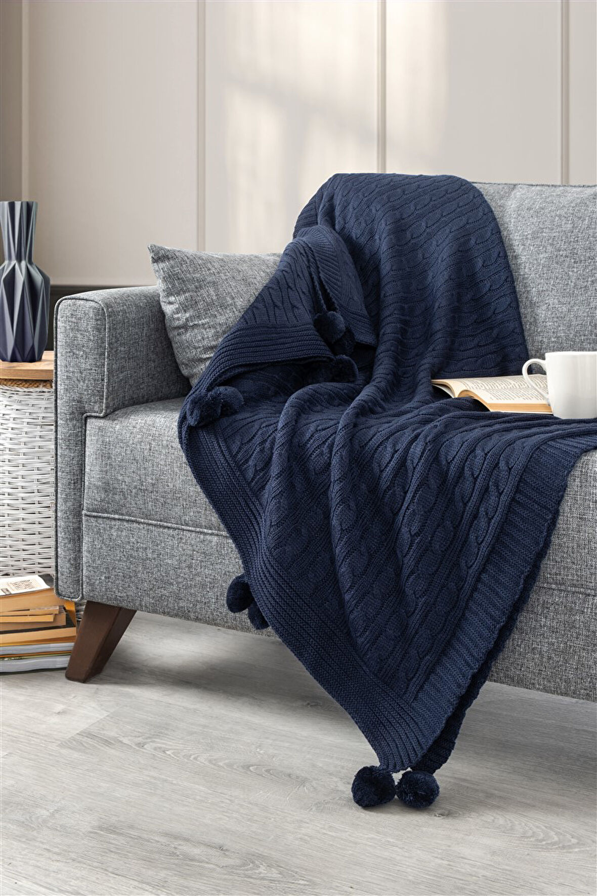 Sevim Ponponlu Triko Örme Tv Battaniyesi – Koltuk & Omuz Şalı & Diz Battaniyesi –130x170 cm-Lacivert