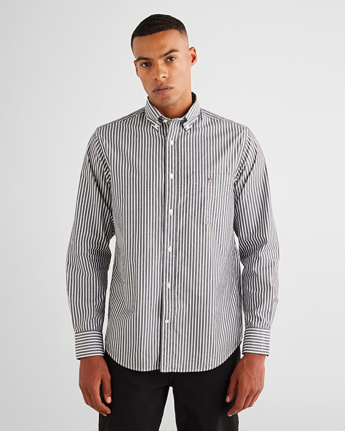 GANT Erkek Siyah Regular Fit Düğmeli Yaka Çizgili Poplin Gömlek
