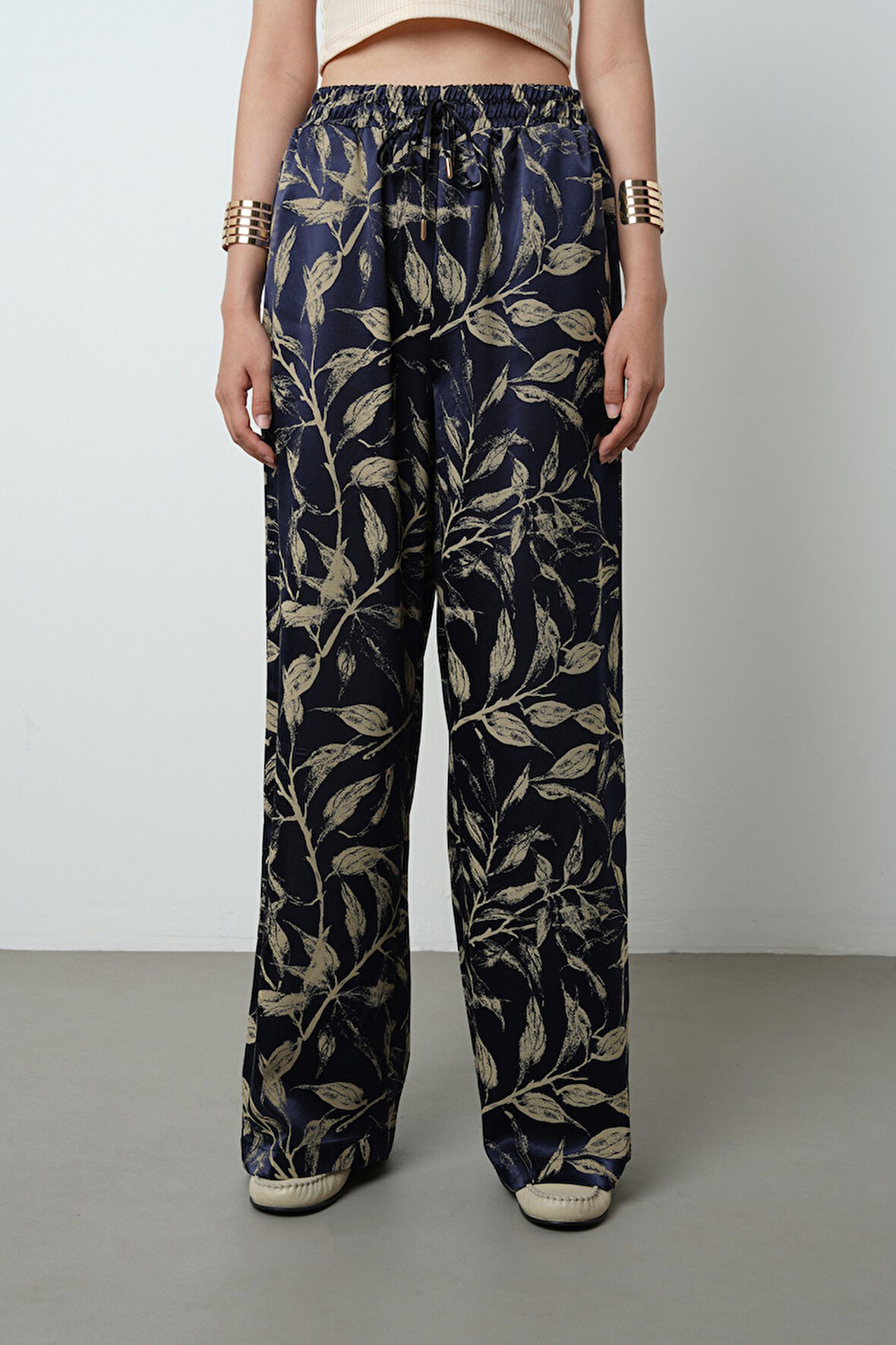 Kadın Lacivert - Krem Renk Desenli Bol Paça Beli Lastikli Pantolon
