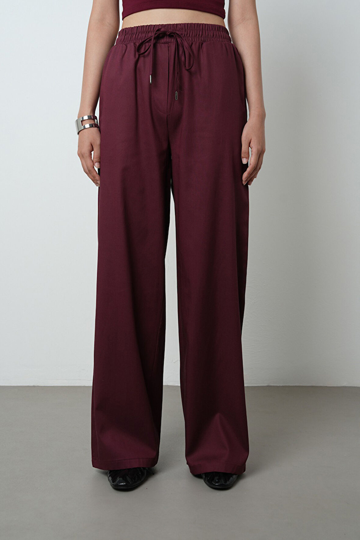 Kadın Bol Paça Beli Lastikli Düz Renk Pantolon