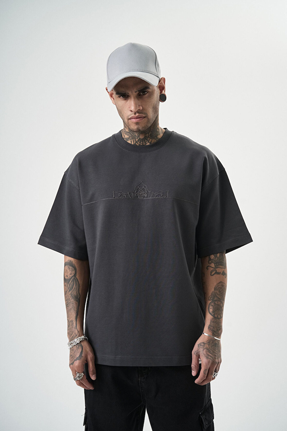 Erkek Focus Nakış Detaylı Oversize T-Shirt Füme