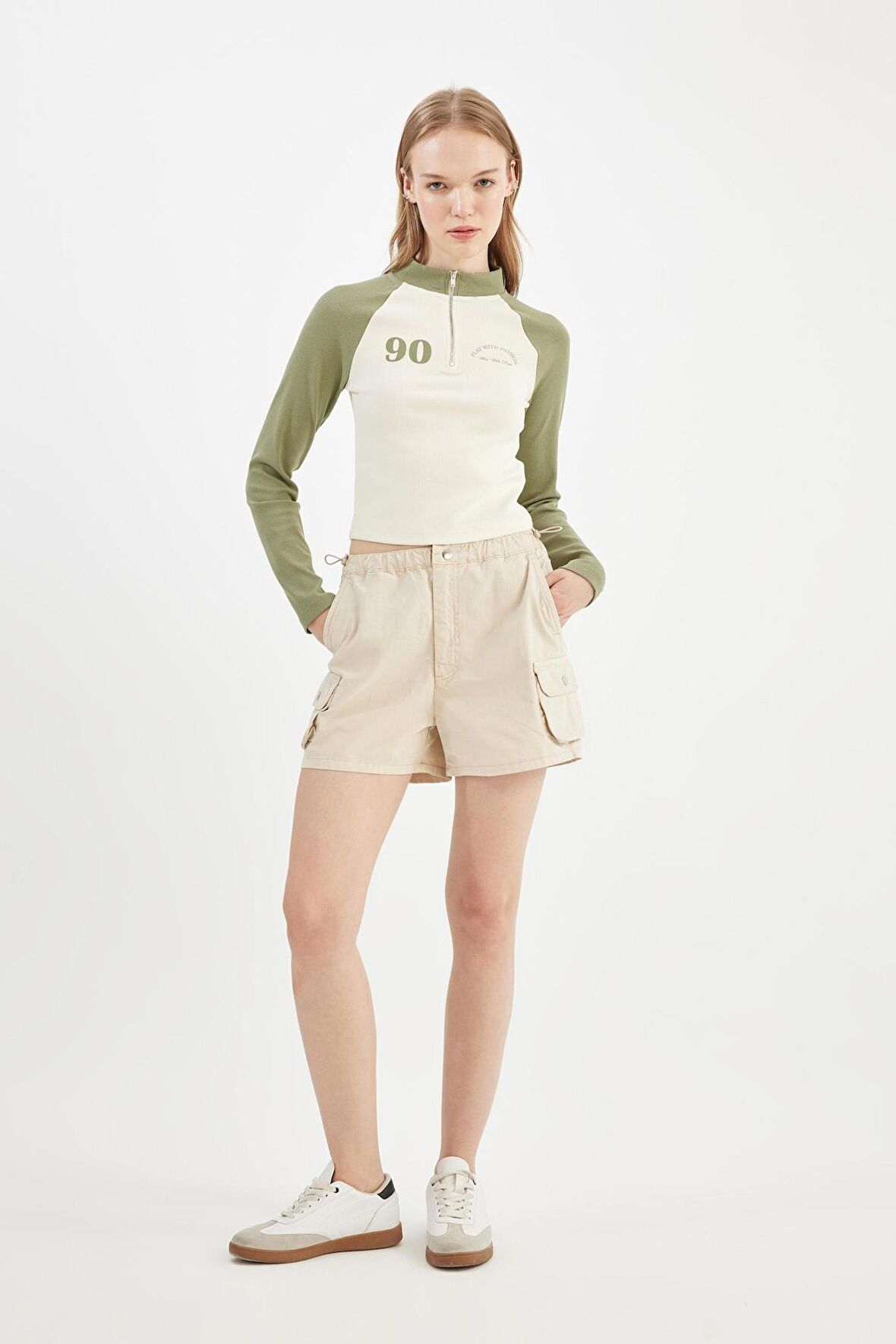DeFacto Coool %100 Pamuk Regular Fit Normal Bel Kısa Paça Gabardin Şort A3688AX24HSBG155