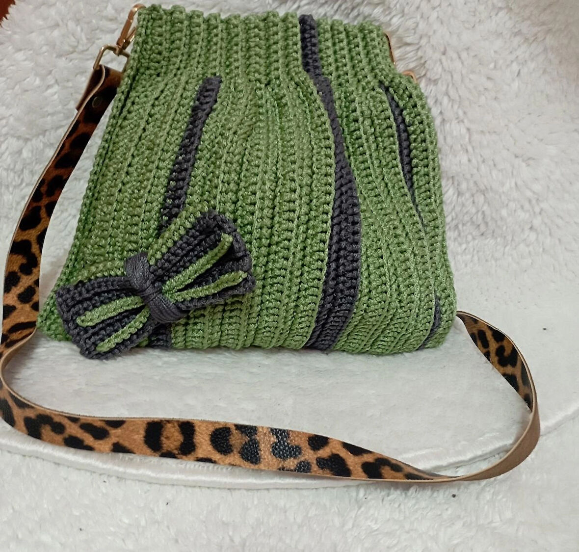 Leopar Askılı Çanta