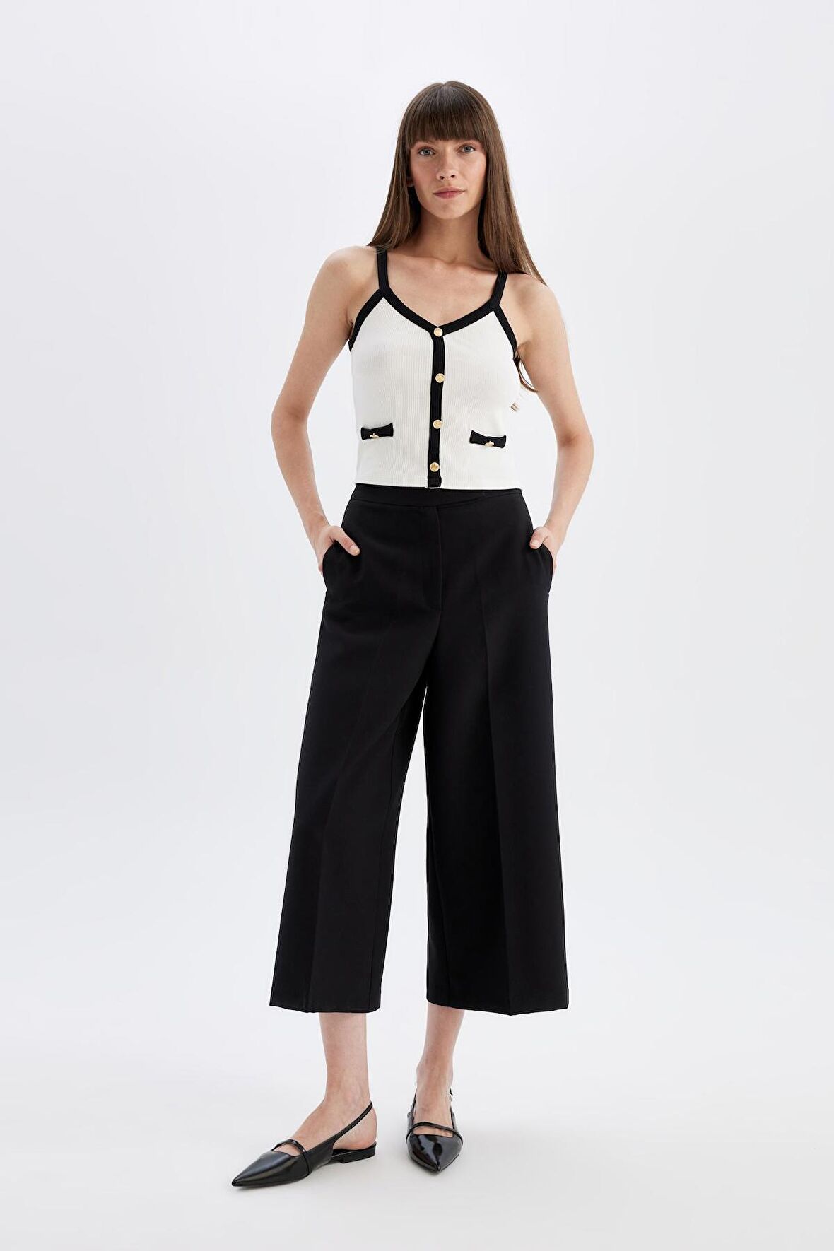 DeFacto Klasik Chino Kumaş Pantolon Culotte Siyah Basic Düz Normal Bel Cepli Geniş Paça C2052AX24AUBK81