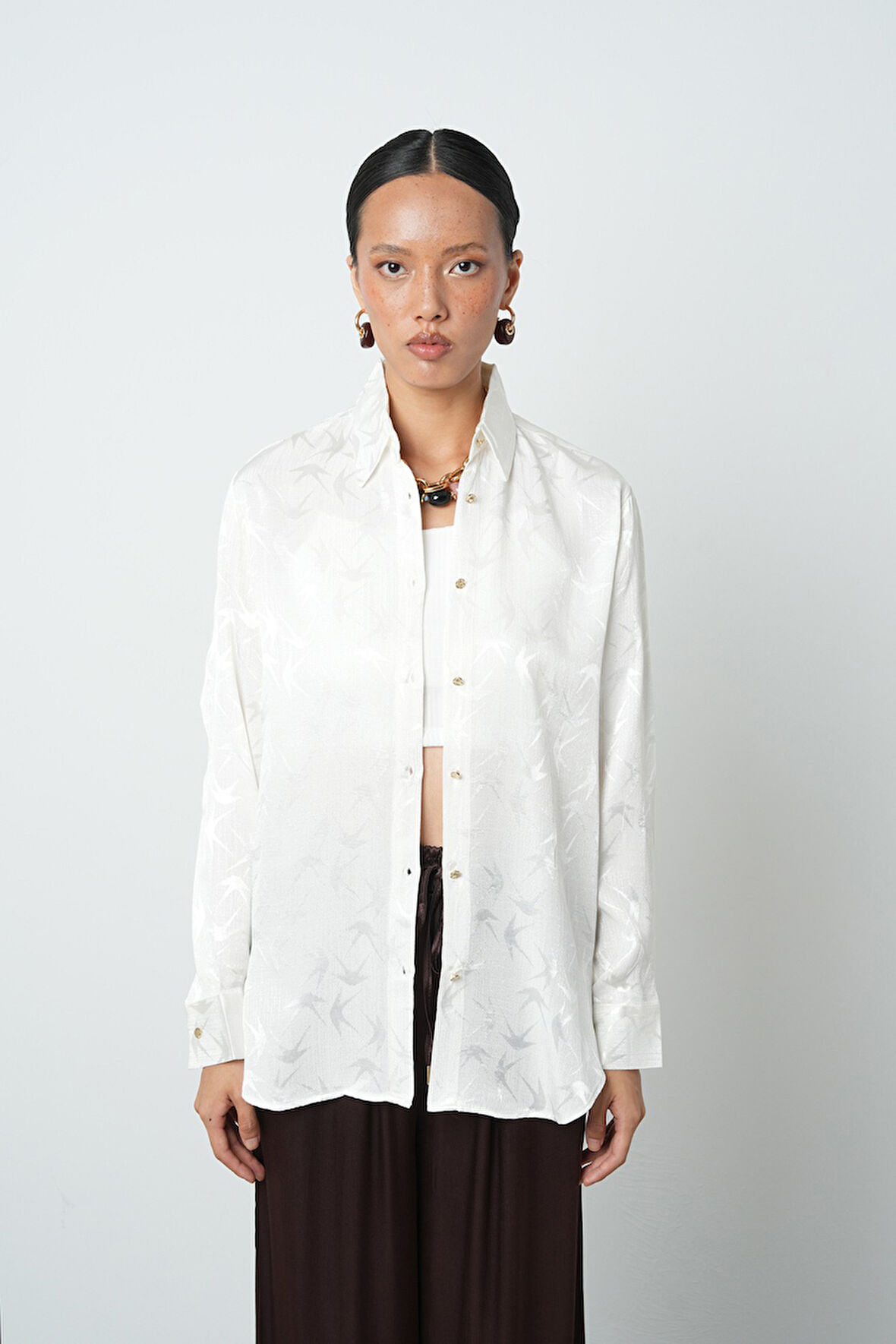 Kadın Ekru Renk Desenli Altın Düğme Detaylı Gömlek