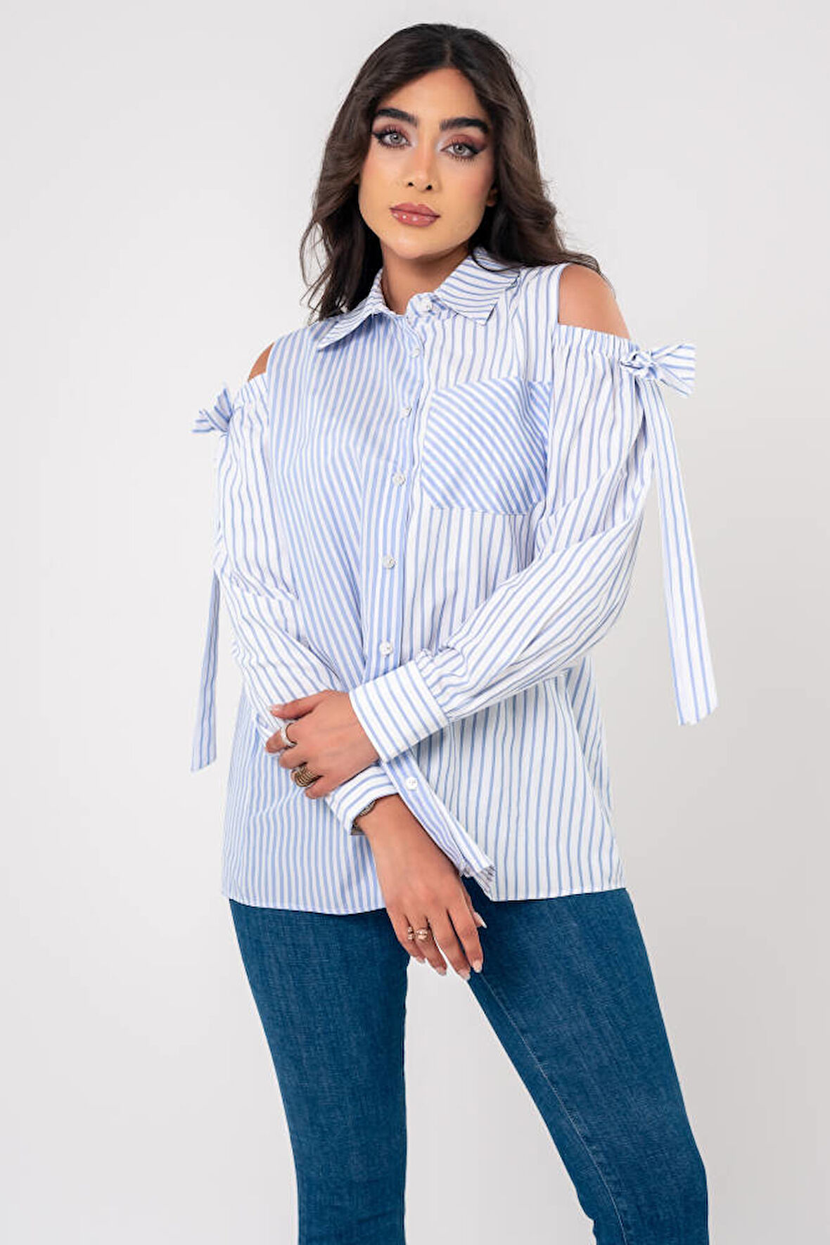 Fiyonk Aksesurlı Omzu Acık Basıc Gömlek GMK16056