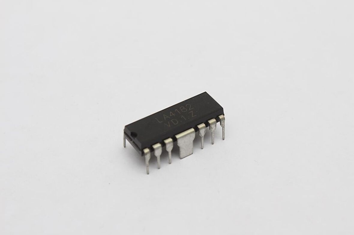 Entegre Devre LA 4182