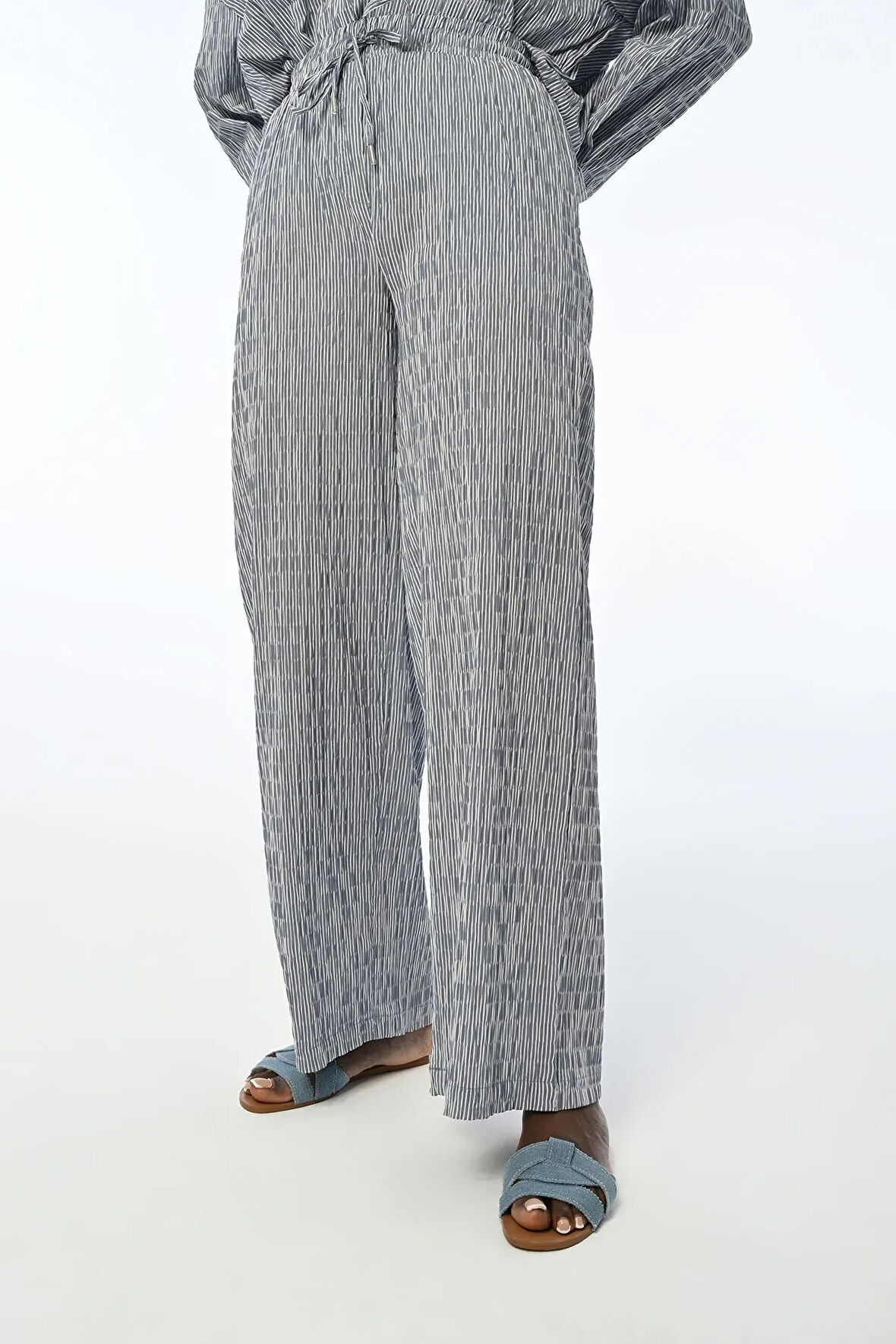 BELİ LASATİKLİ RAHAT KALIP BOL PAÇA PANTOLON