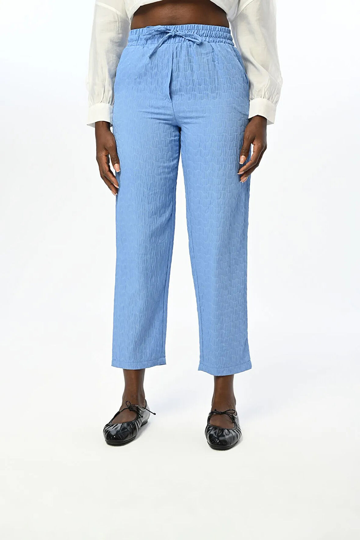 KADIN RAHAT KALIP BELİ LASTİKLİ DESENLİ DÜZ RENK PANTOLON