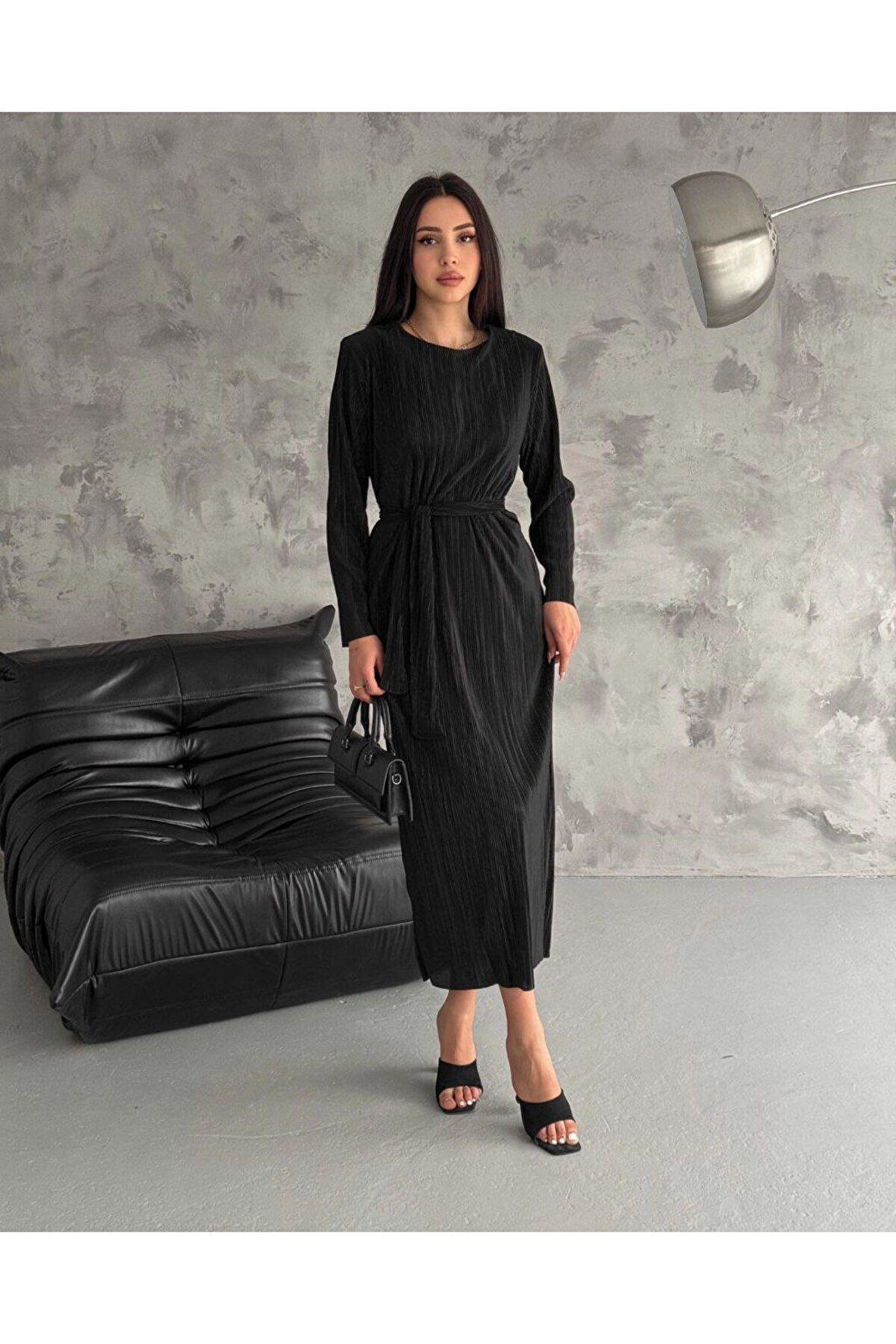 Uzunkollu piliseli elbise