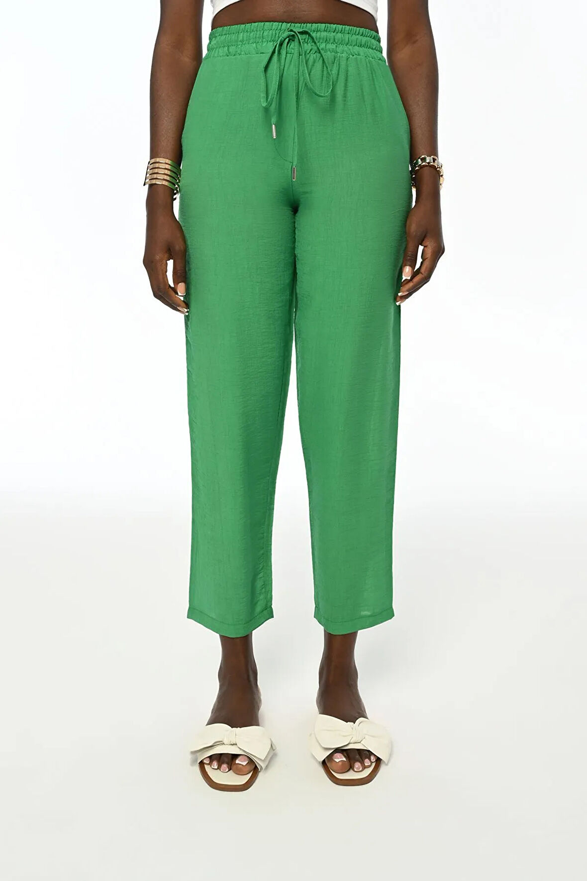 KADIN BELİ LASTİKLİ RAHAT KALIP DÜZ RENK PANTOLON