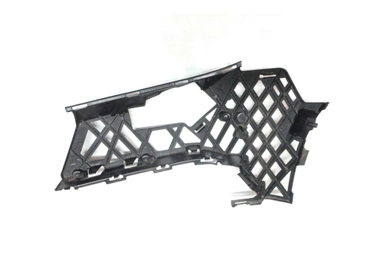 VOLKSWAGEN PASSAT B8 2015 - 2019 SAĞ TAMPON BRAKETİ 