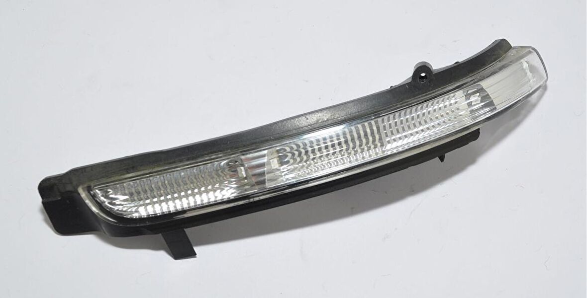 SKODA OCTAVIA 2009 - SONRASI AYNA SİNYALİ SAĞ 