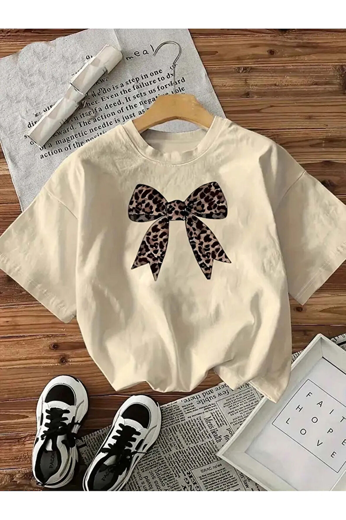 Unisex Leopar Desenli Kurdele Özel Tasarım Ön Baskılı Tasarım Tshirt