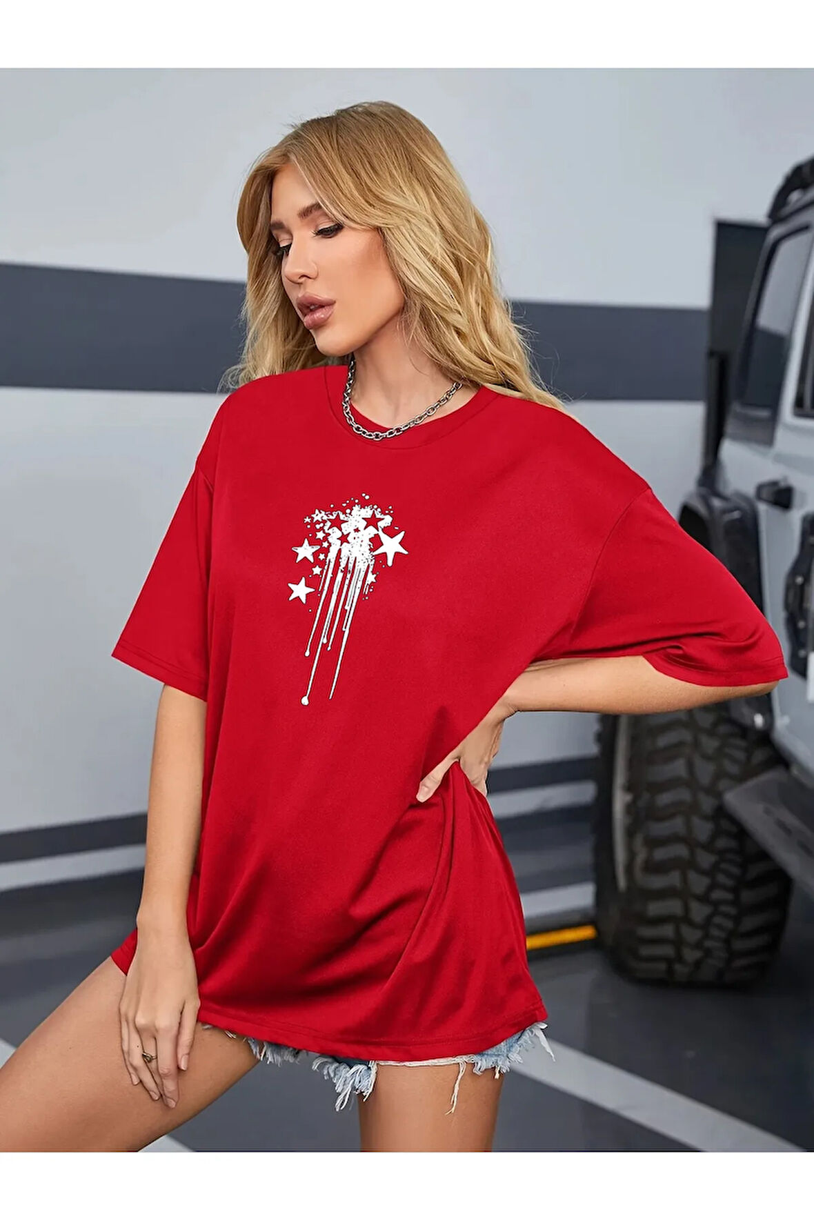 Kadın Kırmızı Sanatsal Yıldız Ön Baskılı Oversize T-shirt