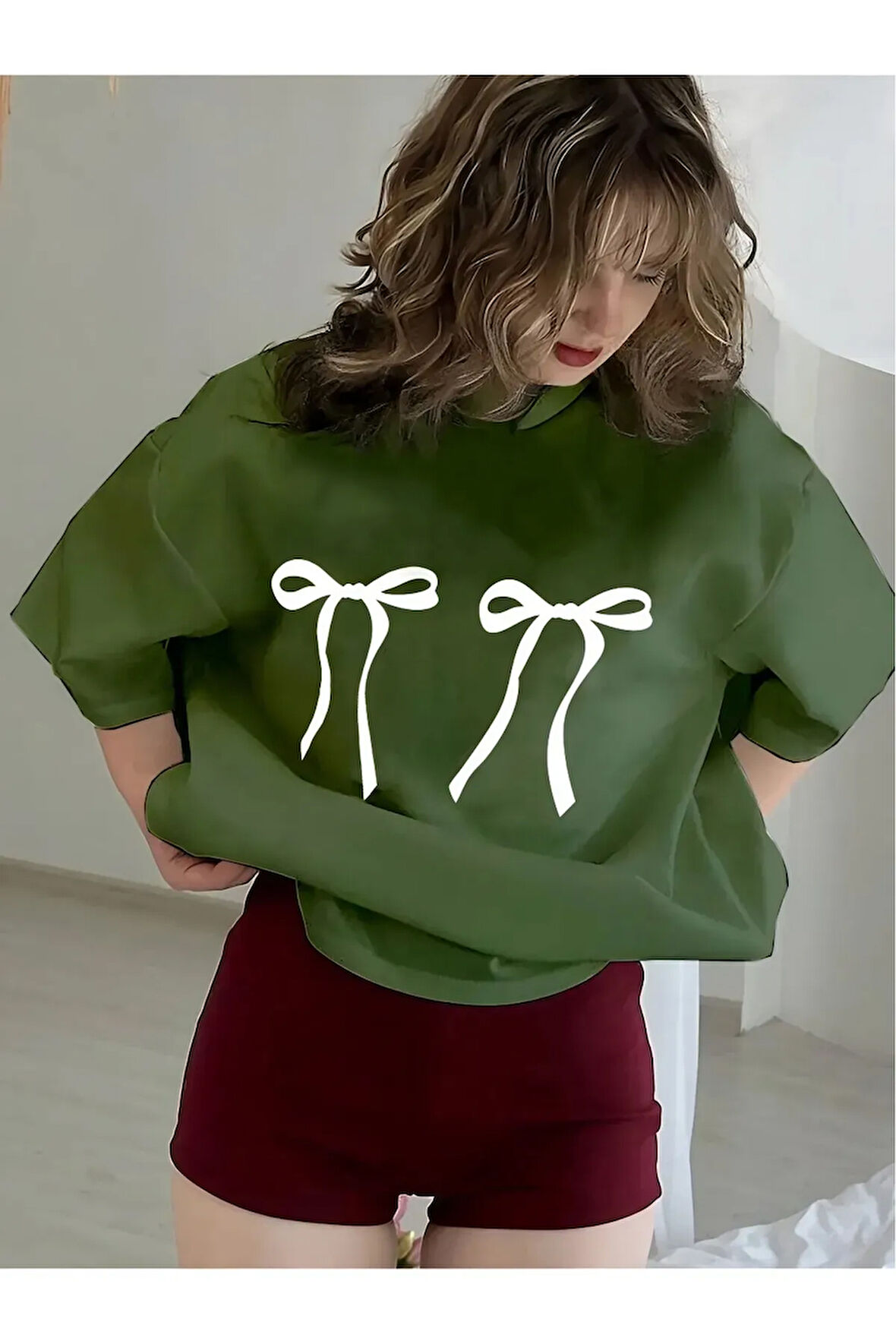 Kadın Çift Kurdele Baskılı Bisiklet Yaka Tshirt