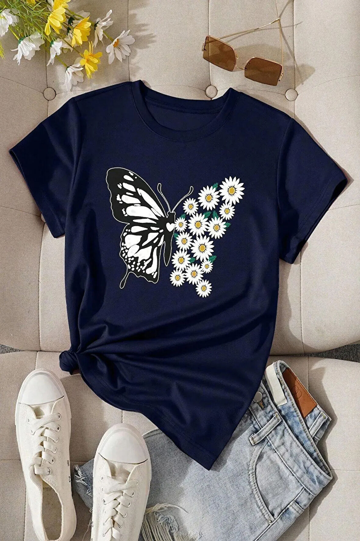 Kadın Pamuklu Ön Baskılı Papatya Kelebek Tasarım Tshirt