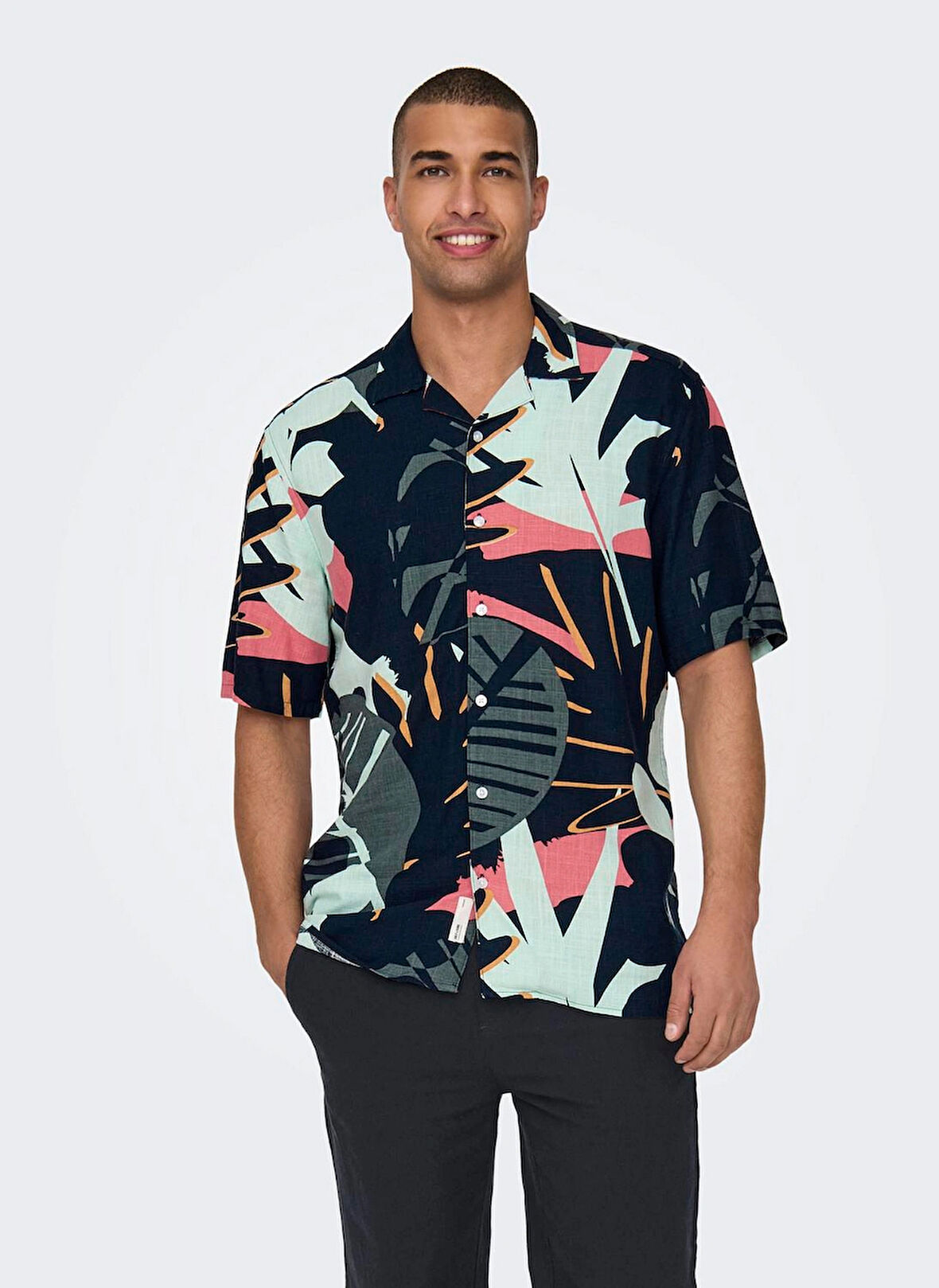 Only & Sons Rahat Lacivert Desenli Erkek Gömlek ONSBERTIL REG VISC LINEN AOP SS SHI