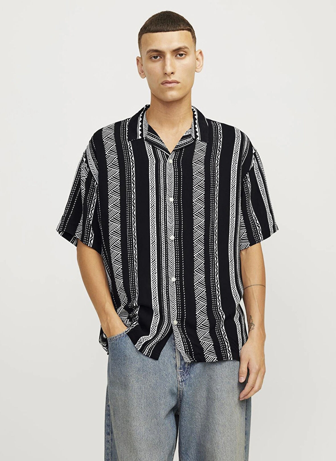 Jack & Jones Rahat Siyah Erkek Gömlek JORLUKE AZTEC RESORT SHIRT SS SMU