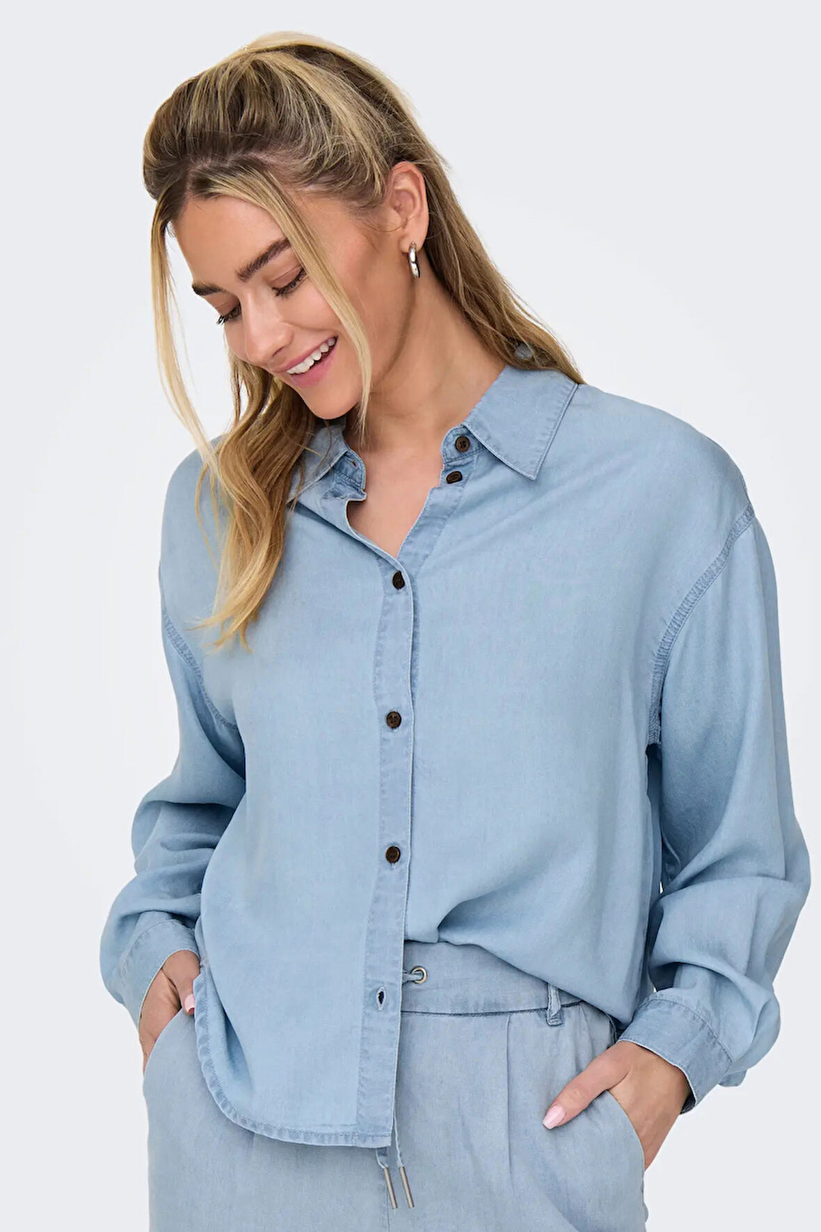 Only Kadın Onlcharıs Düşük Omuz Oversize Uzun Kollu Gömlek 15337928 Mavi