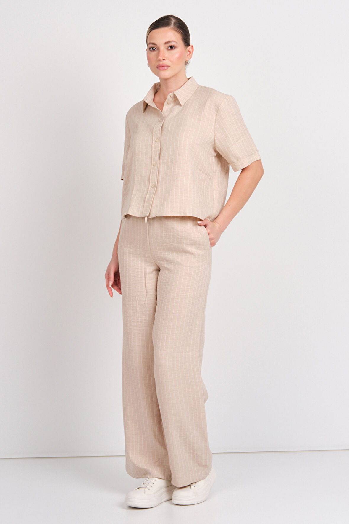 JDY Kadın Jdypower Çizgili Kısa Kollu Gömlek 15347235 Bej