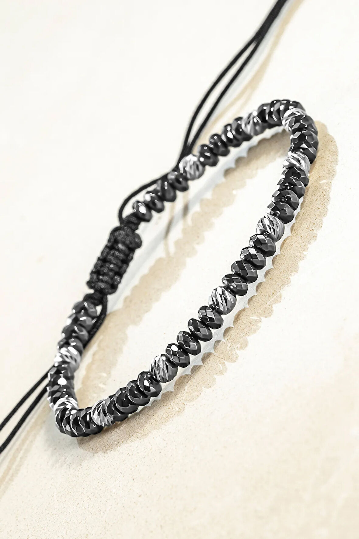 Siyah Hematit Taşlı Ayarlanabilir İpli 925 Ayar Gümüş Detaylı Erkek Bileklik