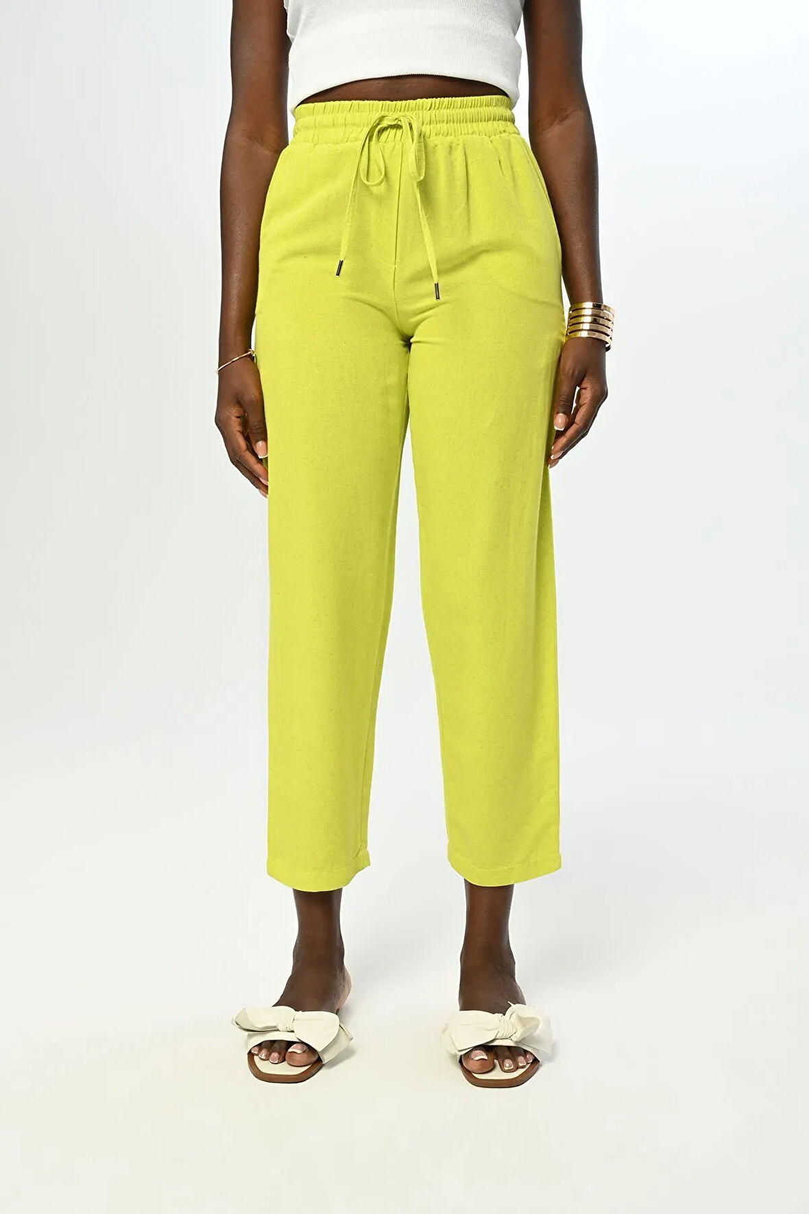 KADIN RAHAT KALIP BELİ LASTİKLİ DÜZ RENK PANTOLON