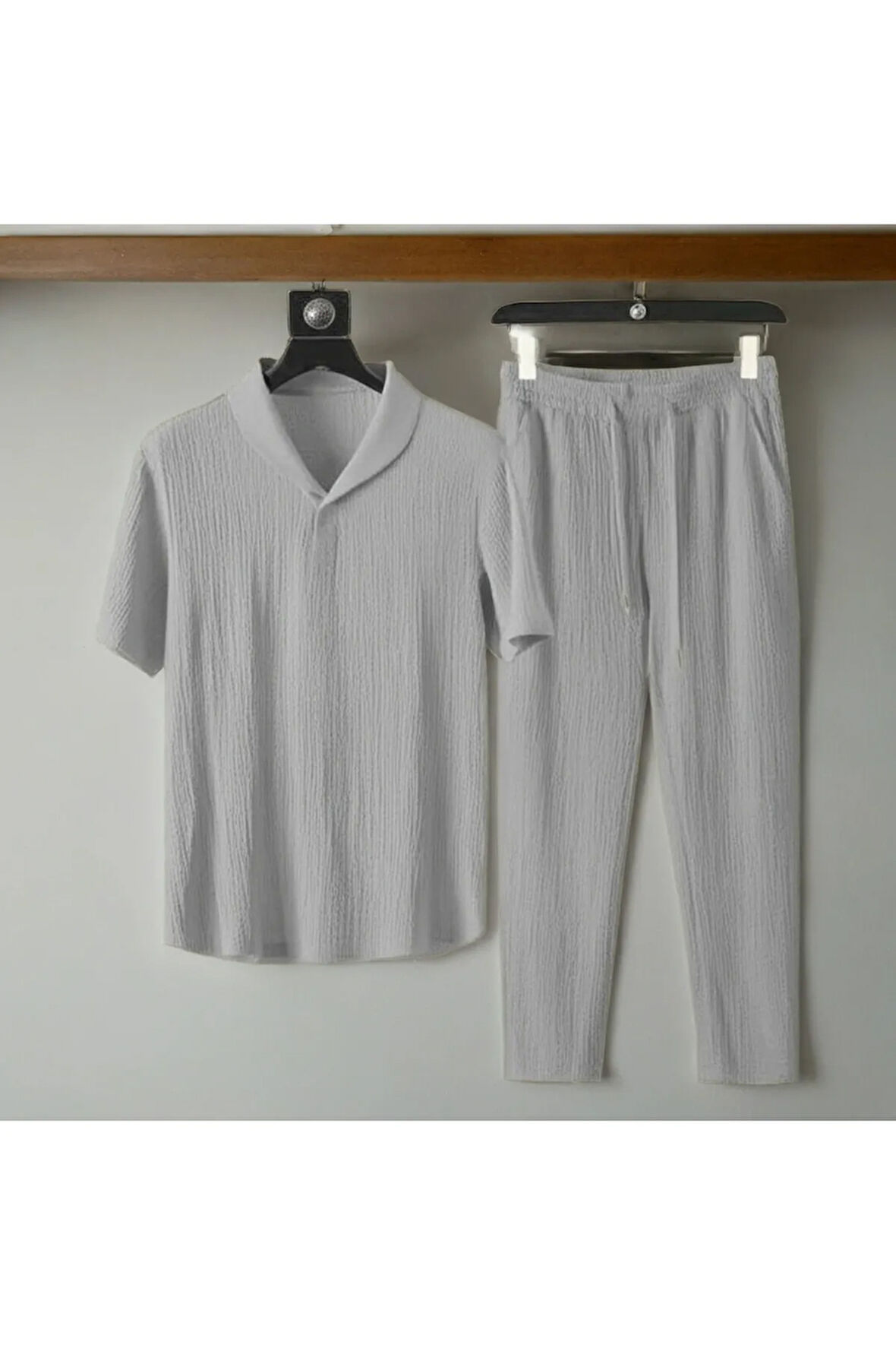 Alaçatı Stili Erkek Bürümcük Krinkıl Kumaş Yazlık Likralı Polo Yaka Tshirt ve Eşofman Takım kombini