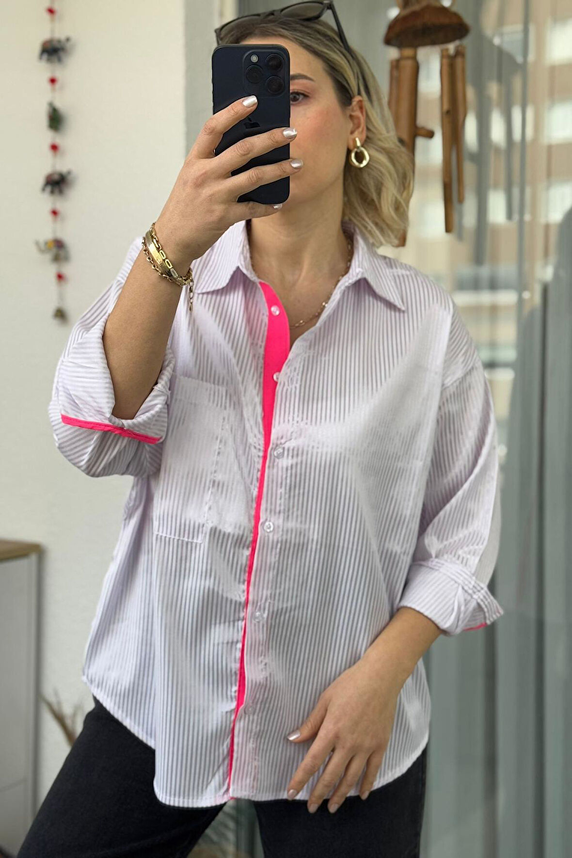 Çizgili Fuşya Neon Şeritli Likralı Beyaz Poplin Gömlek