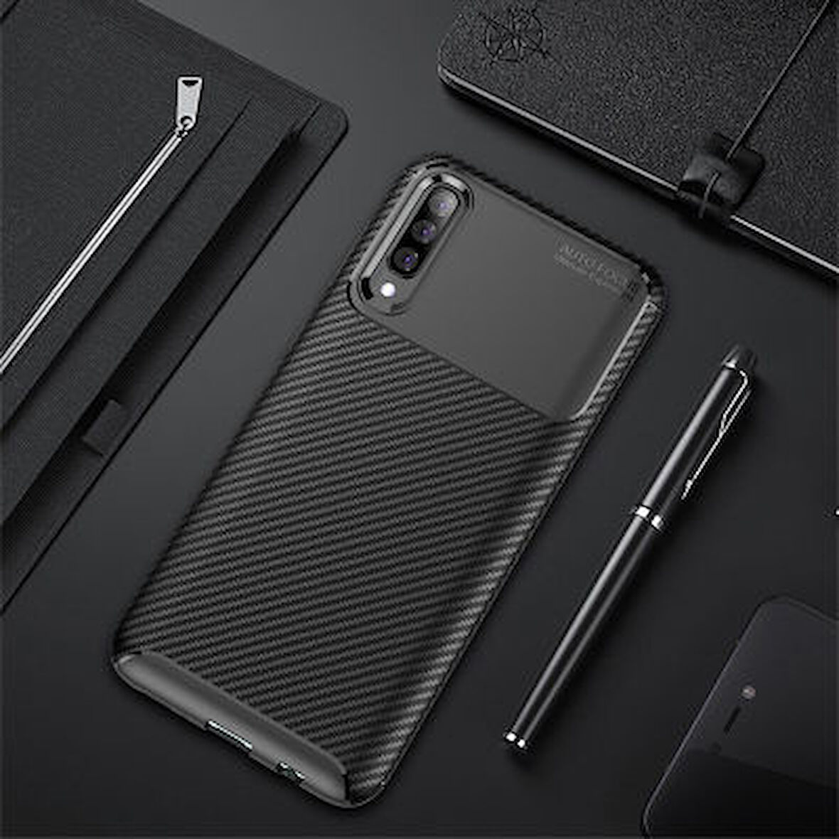 Samsung Galaxy A70 Kılıf Karbon Desenli Esnek Yüksek Kaliteli Meteryalden Üretilmiş Silikon Kapak RYC/Negro