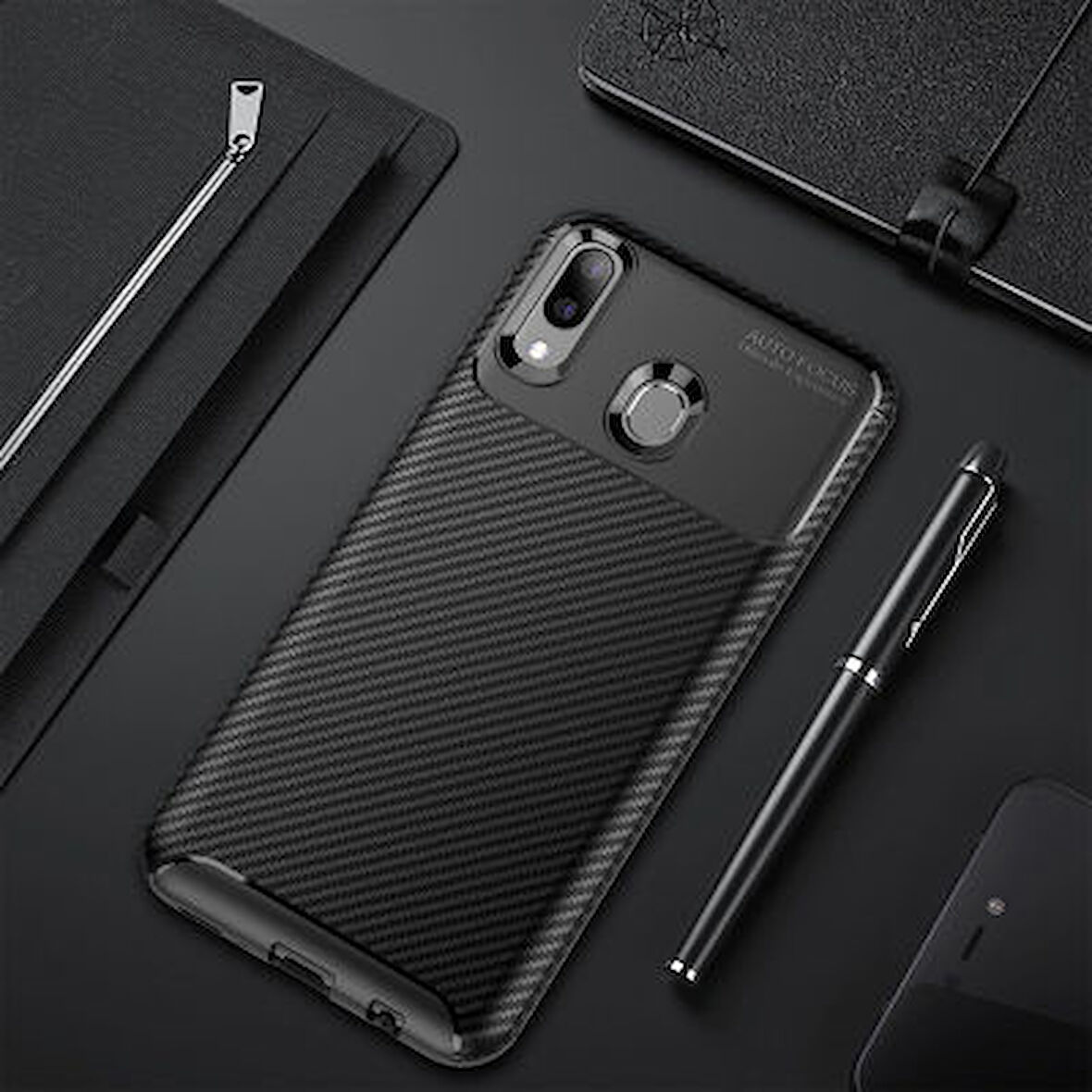 Samsung Galaxy M20 Kılıf Karbon Desenli Esnek Yüksek Kaliteli Meteryalden Üretilmiş Silikon Kapak RYC/Negro