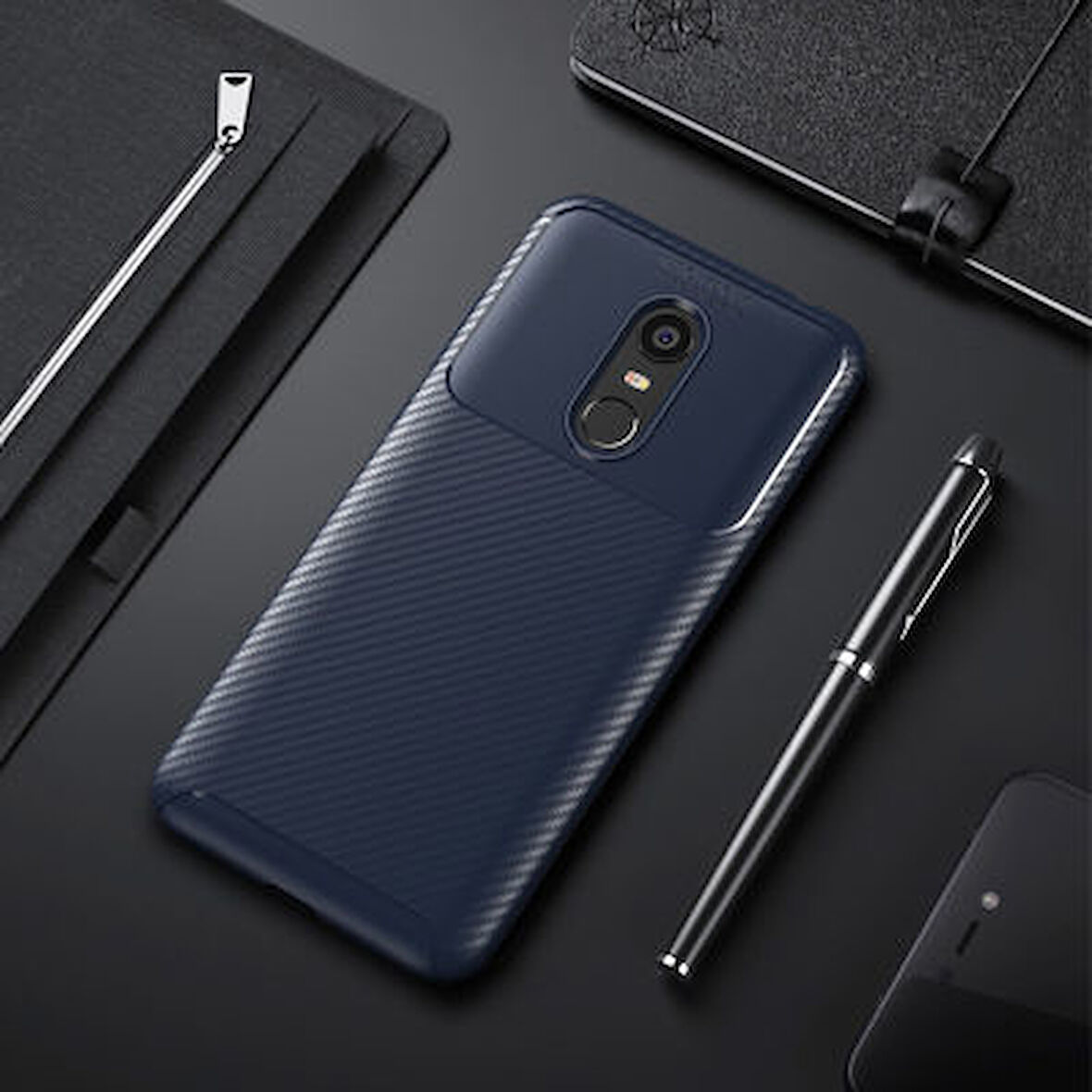 Redmi 5 Plus Kılıf Karbon Desenli Esnek Yüksek Kaliteli Meteryalden Üretilmiş Silikon Kapak RYC/Negro