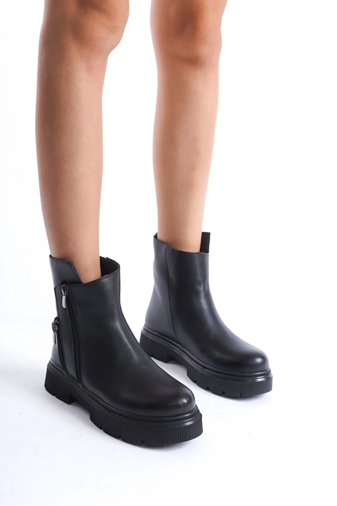 BİÇOMİ Menta Siyah Cilt Fermuar Aksesuarlı Bot